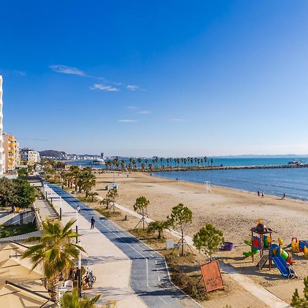 The Beachfront Apartment Durres Bagian luar foto