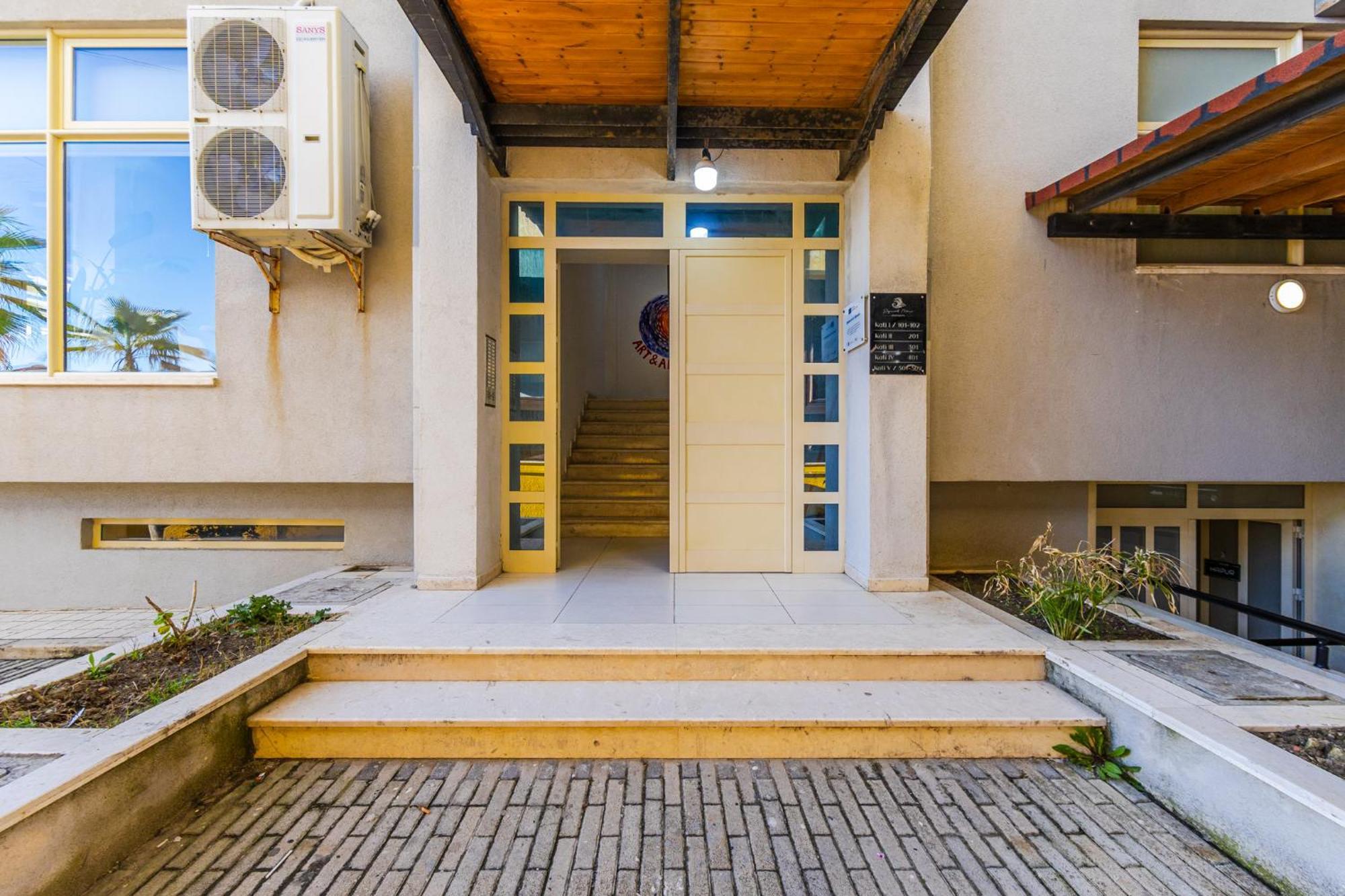 The Beachfront Apartment Durres Bagian luar foto