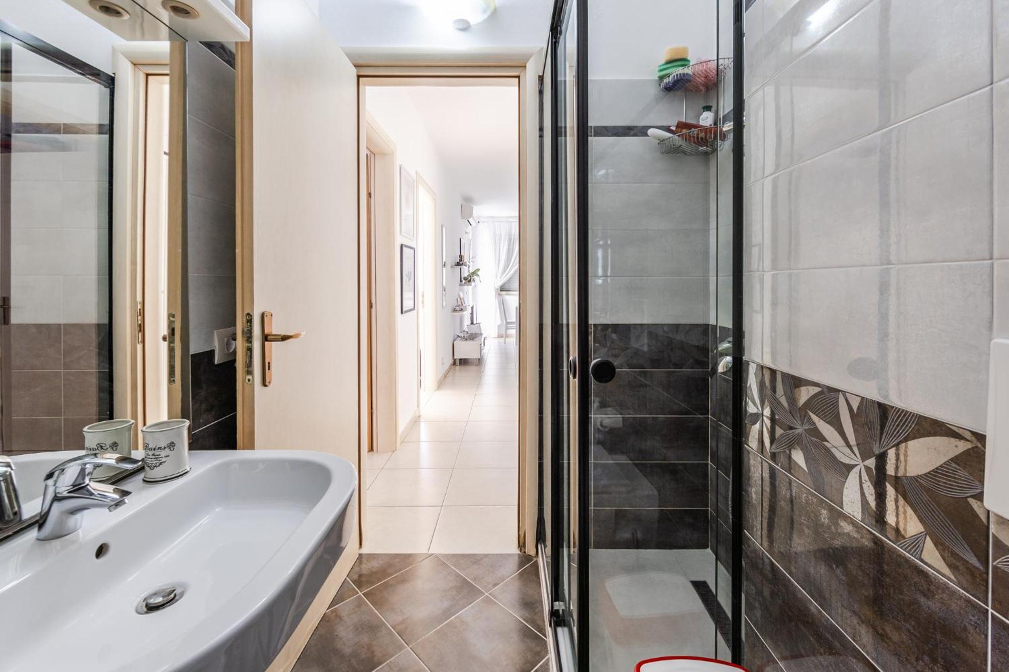 The Beachfront Apartment Durres Bagian luar foto