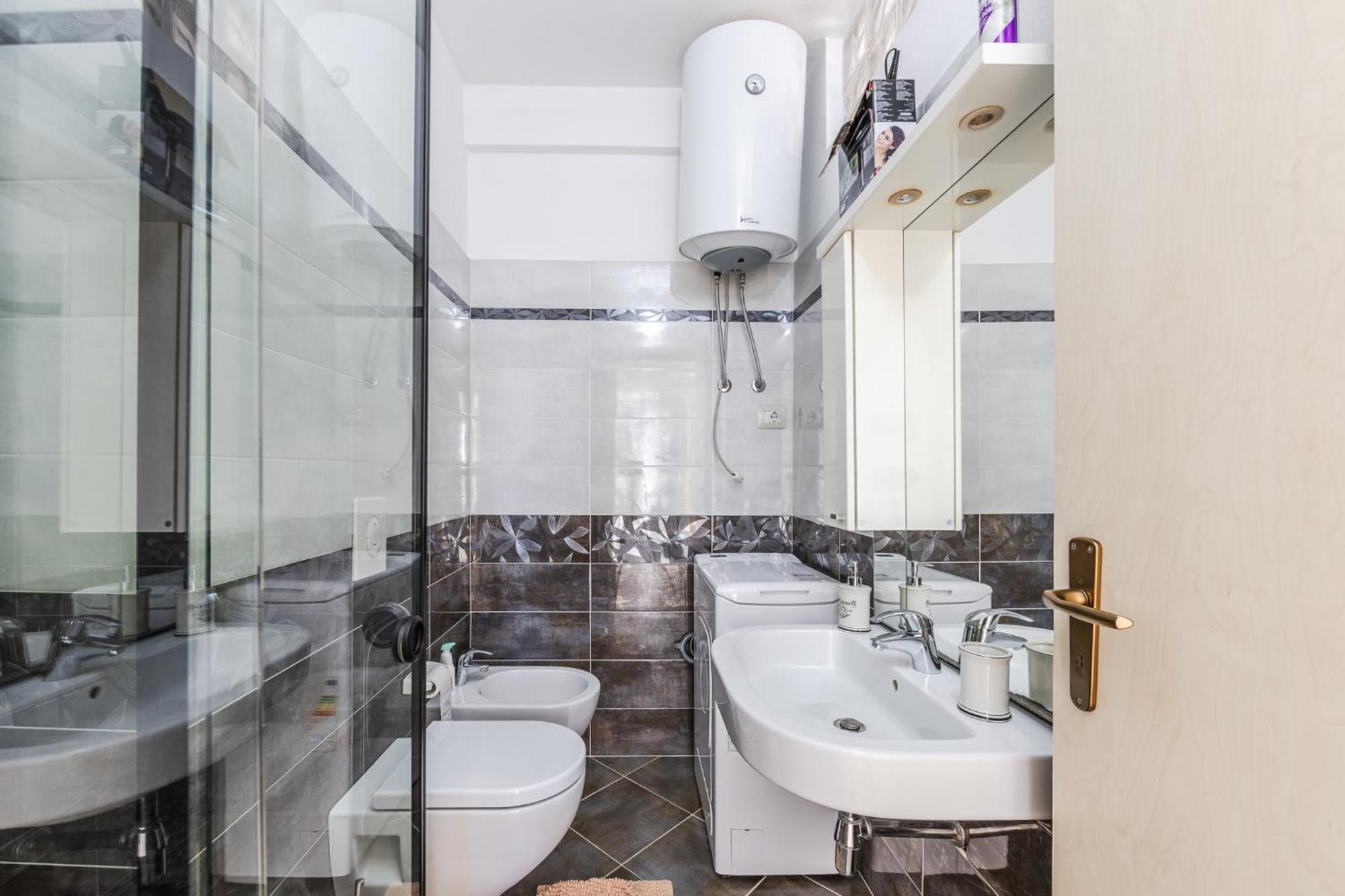 The Beachfront Apartment Durres Bagian luar foto