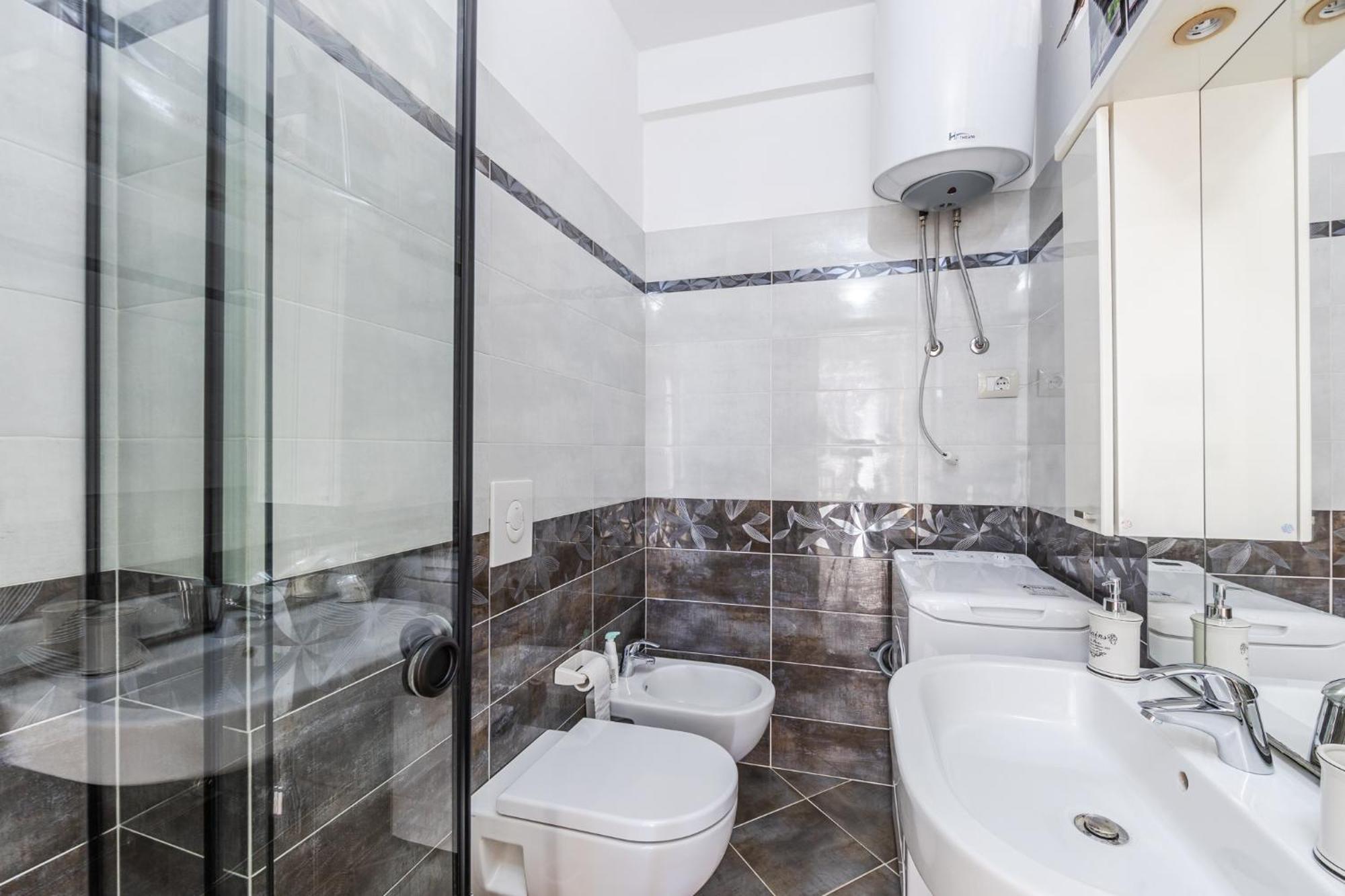 The Beachfront Apartment Durres Bagian luar foto