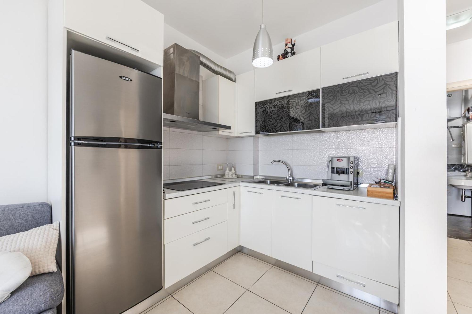 The Beachfront Apartment Durres Bagian luar foto