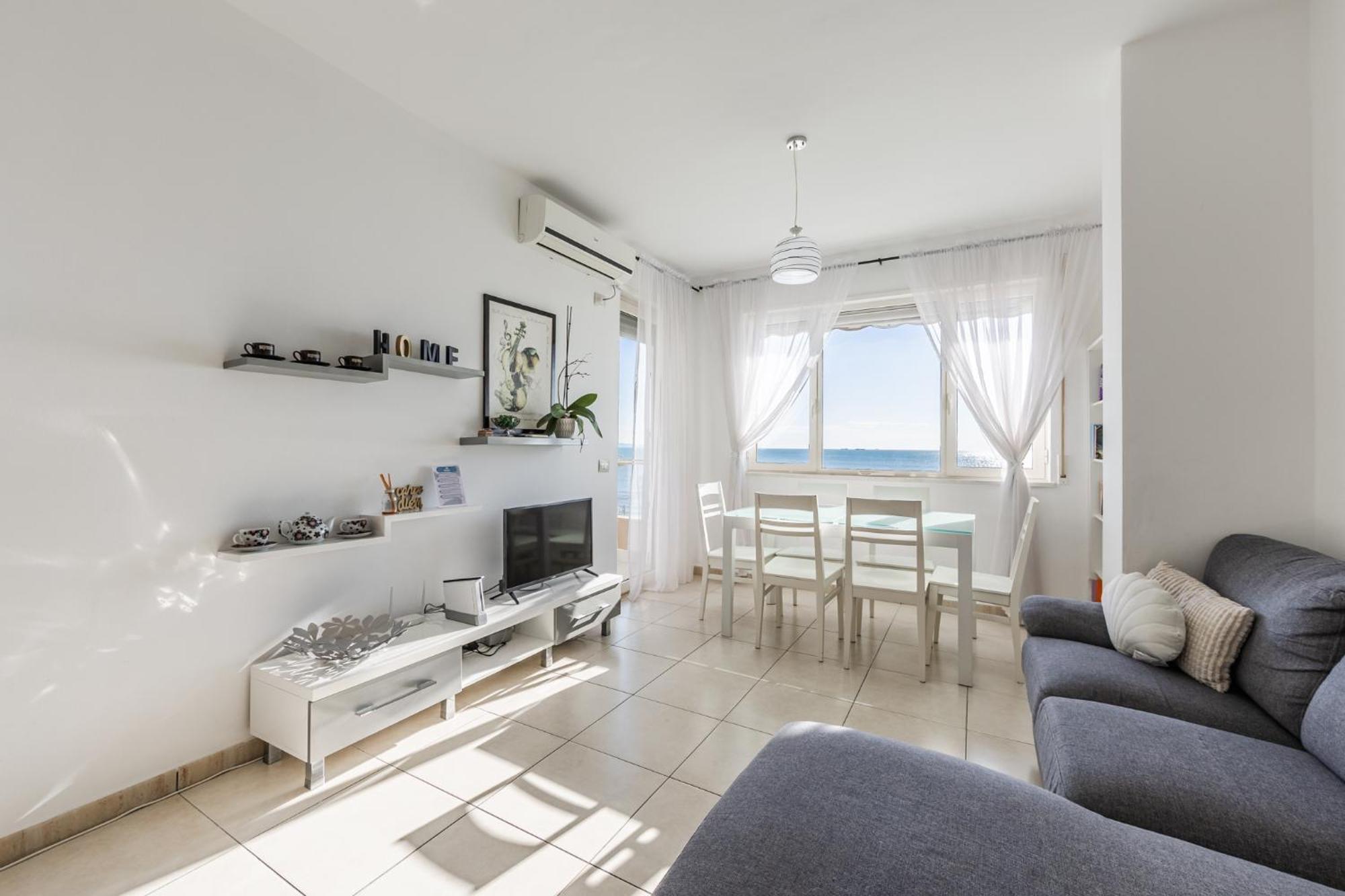 The Beachfront Apartment Durres Bagian luar foto