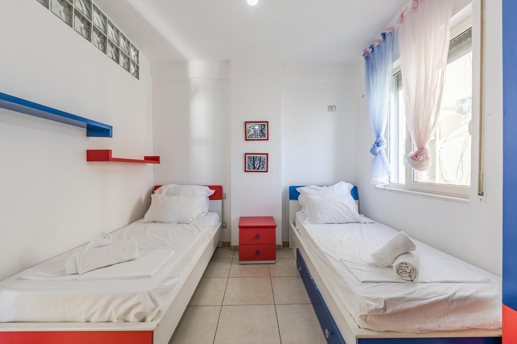 The Beachfront Apartment Durres Bagian luar foto