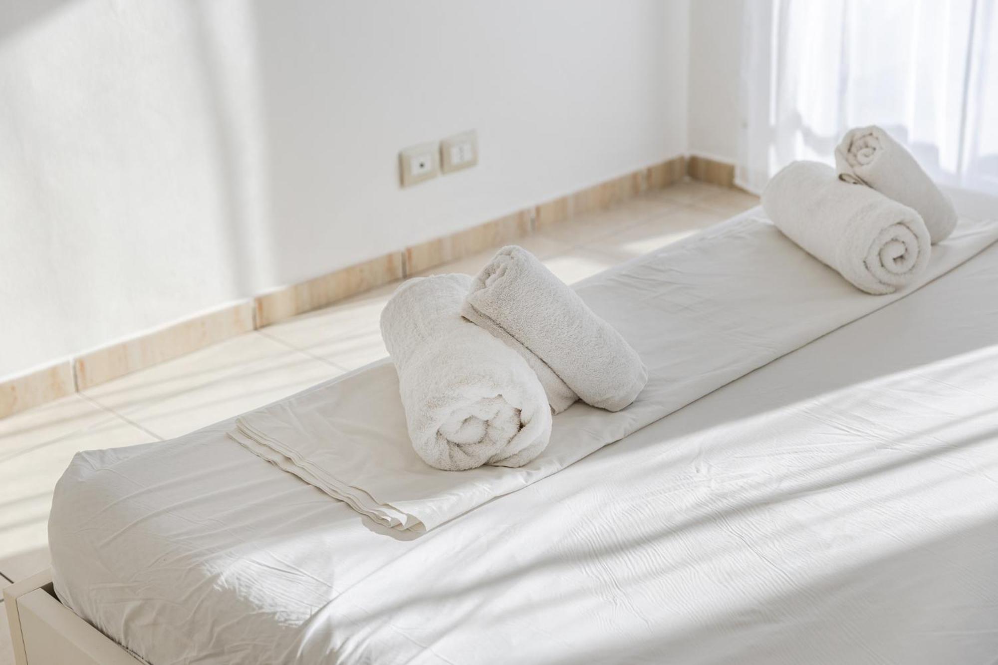 The Beachfront Apartment Durres Bagian luar foto
