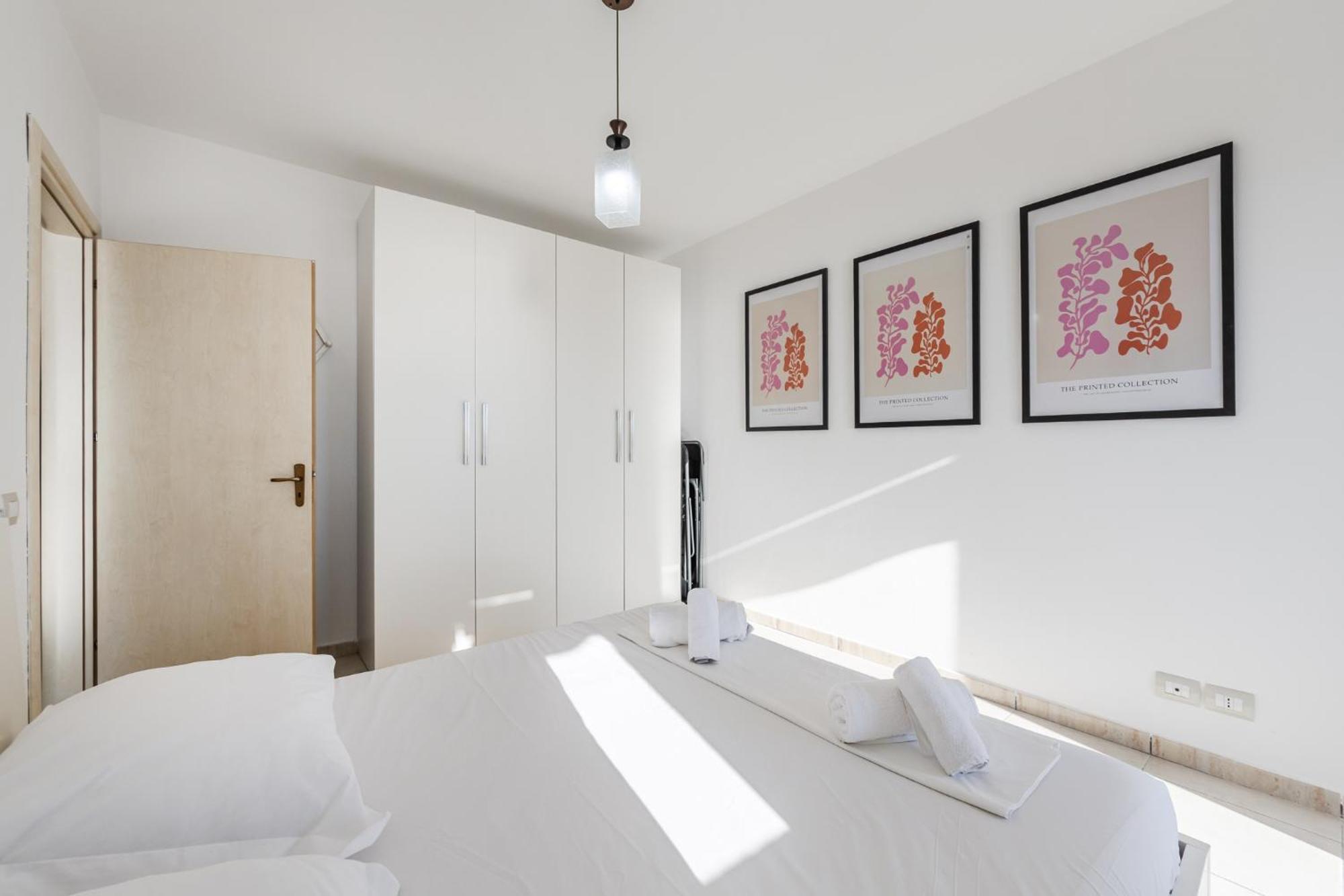 The Beachfront Apartment Durres Bagian luar foto